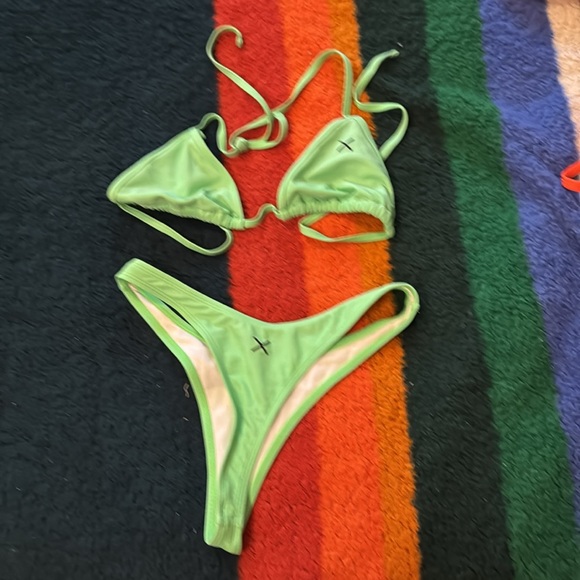 Boutine la bikini - Picture 2 of 2